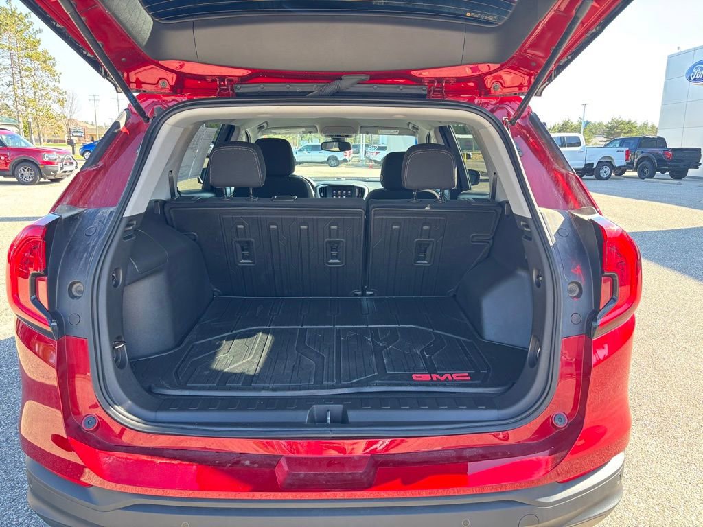 Used 2023 GMC Terrain SLE w/ Driver Convenience Package AWD/4WD image 19