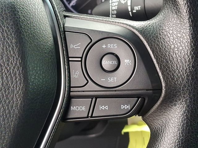 Used 2020 Toyota Camry LE FWD image 17
