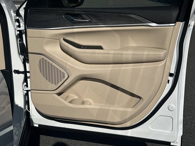 New 2025 Jeep Grand Cherokee Limited w/ Black Appearance Package image 14