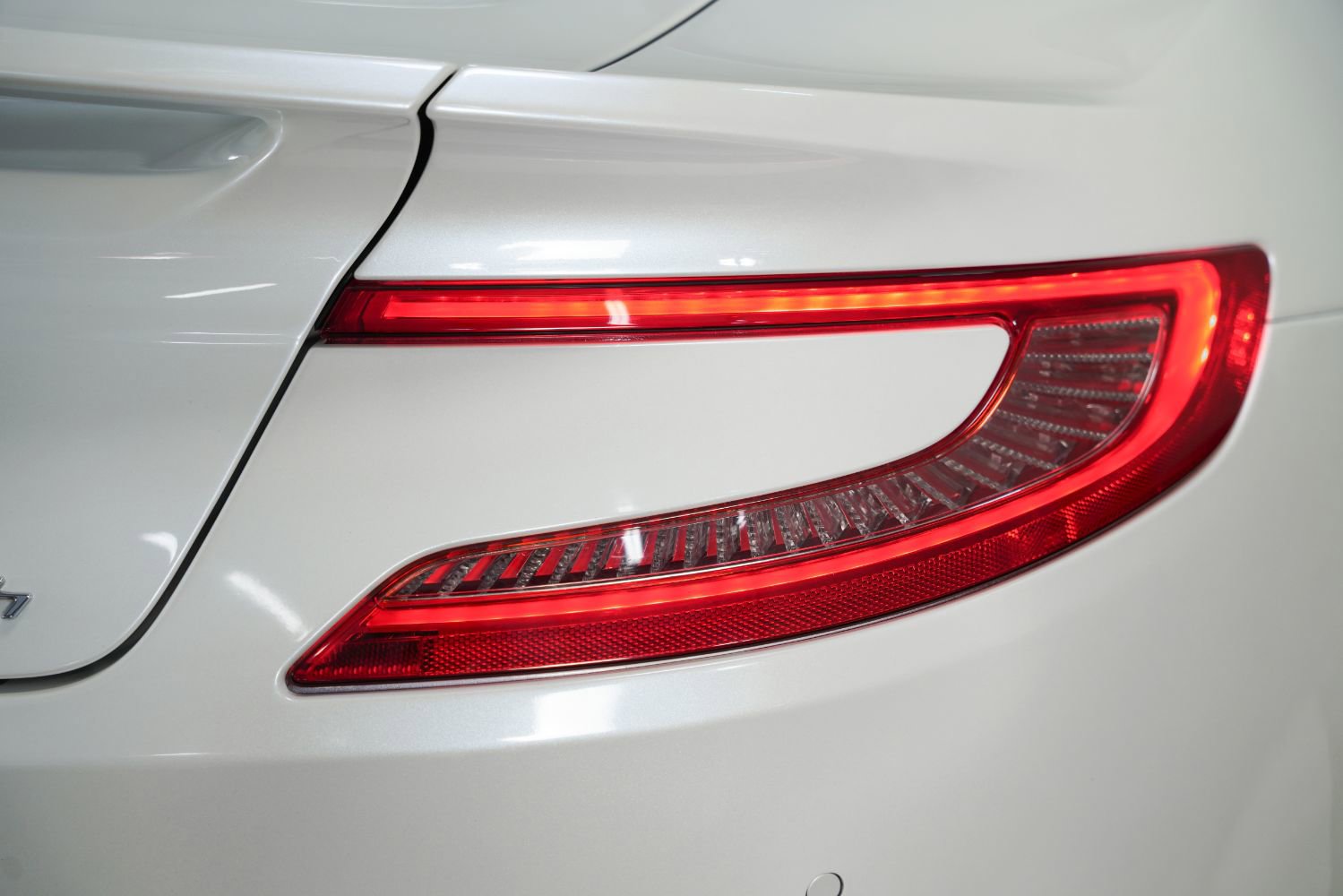 Used 2014 Aston Martin Vanquish Coupe image 24