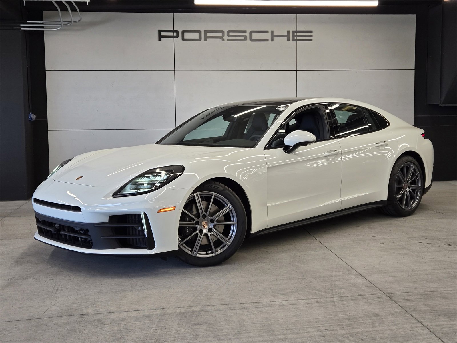 New 2025 Porsche Panamera image 1