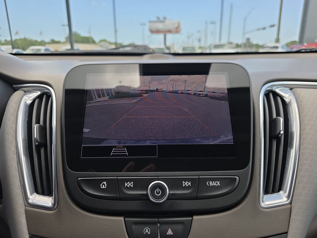 Used 2021 Chevrolet Malibu LT FWD image 17