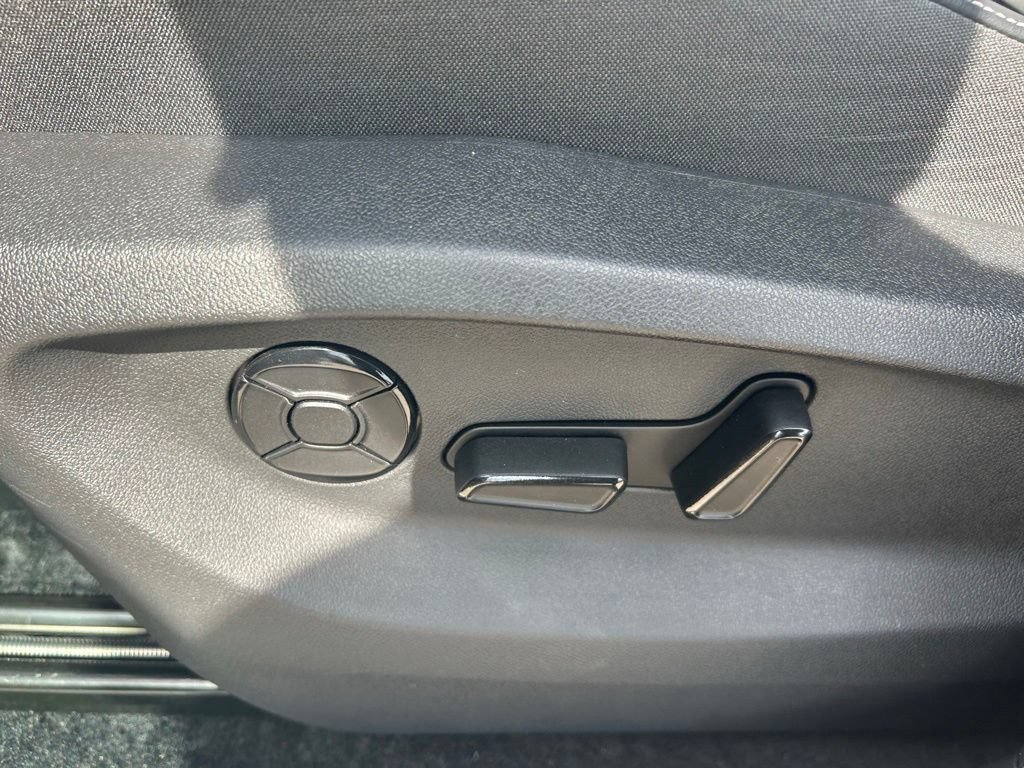 Certified 2025 Volkswagen Tiguan SE R-Line AWD/4WD image 61