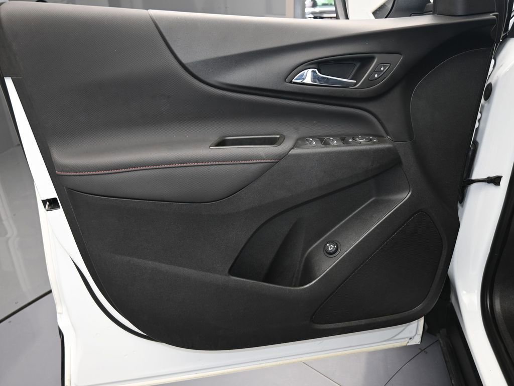 Used 2022 Chevrolet Equinox RS w/ Infotainment Package image 12