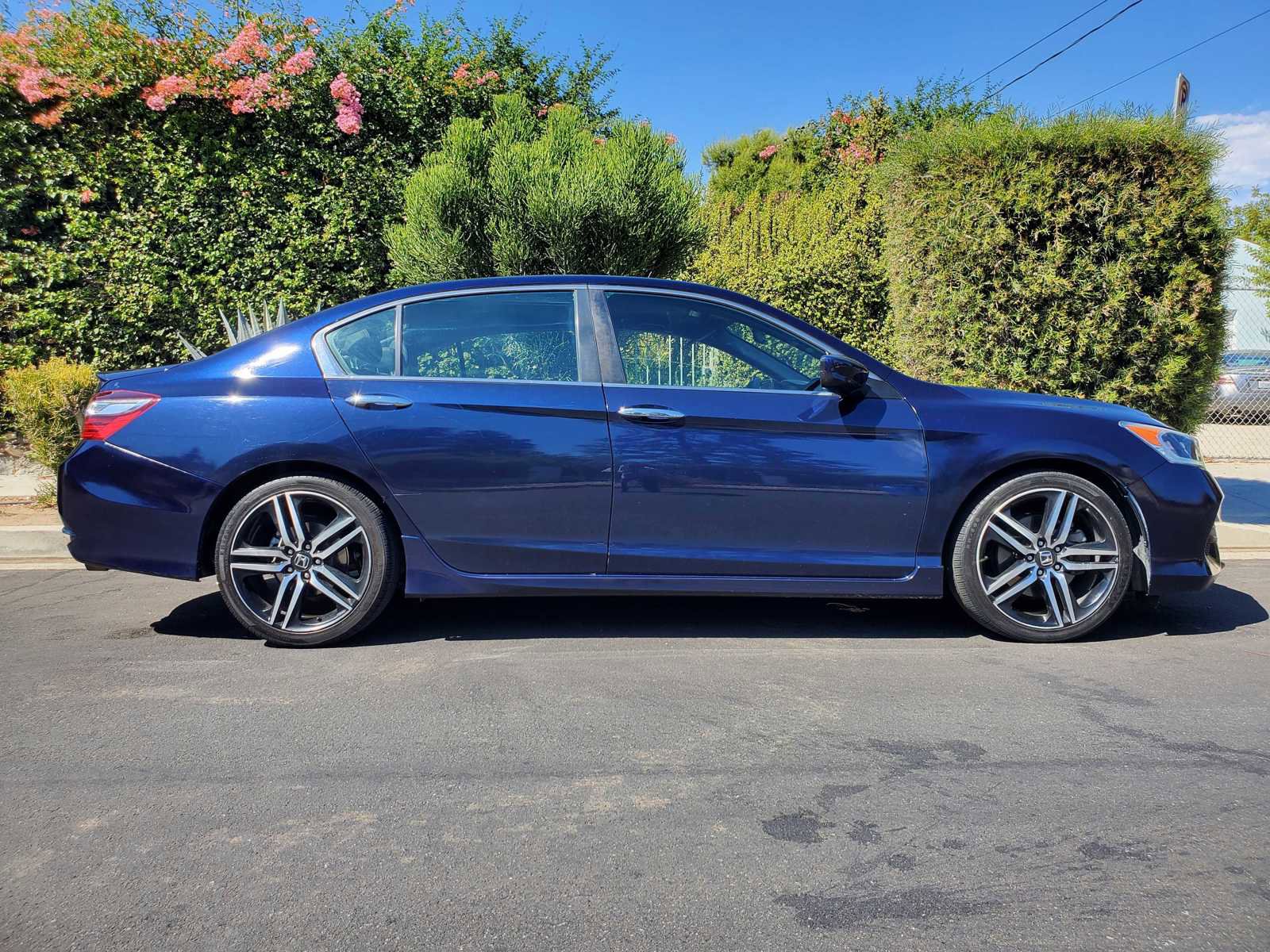 Used 2017 Honda Accord Sport image 8