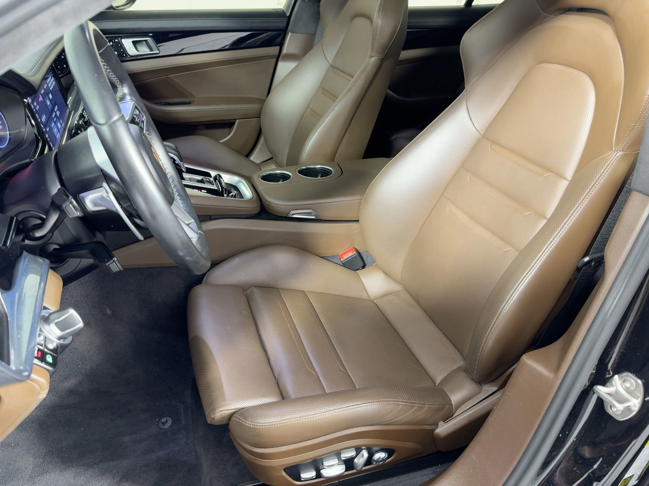 Certified 2020 Porsche Panamera GTS w/ Premium Package Plus image 5