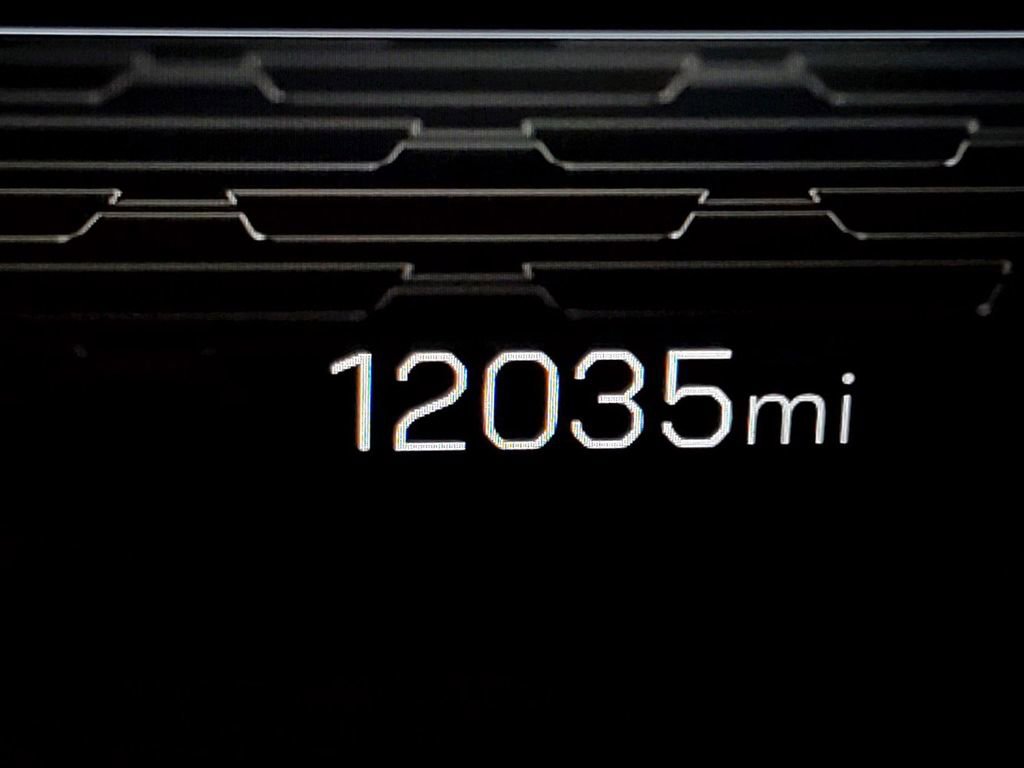 Used 2025 GMC Acadia Elevation image 14