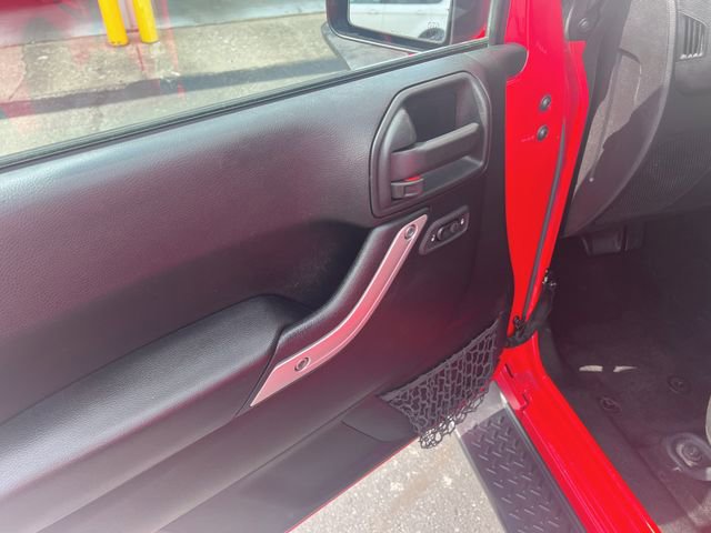 Used 2016 Jeep Wrangler Unlimited Sahara w/ Connectivity Group image 21