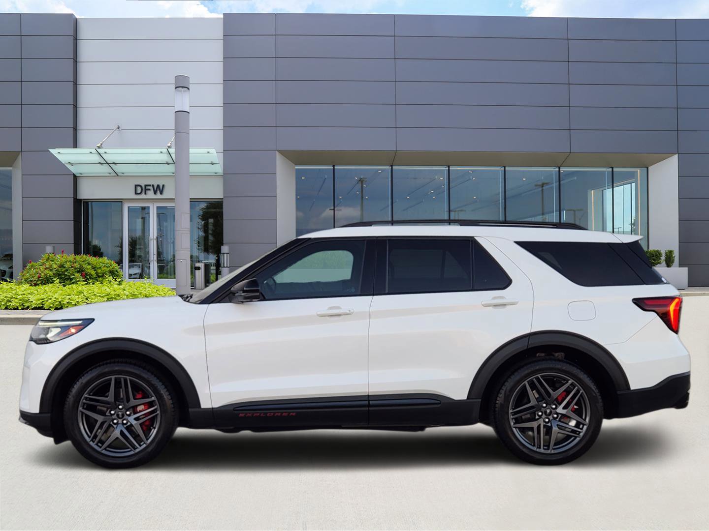 Used 2025 Ford Explorer ST w/ Sun And Sound Package image 3