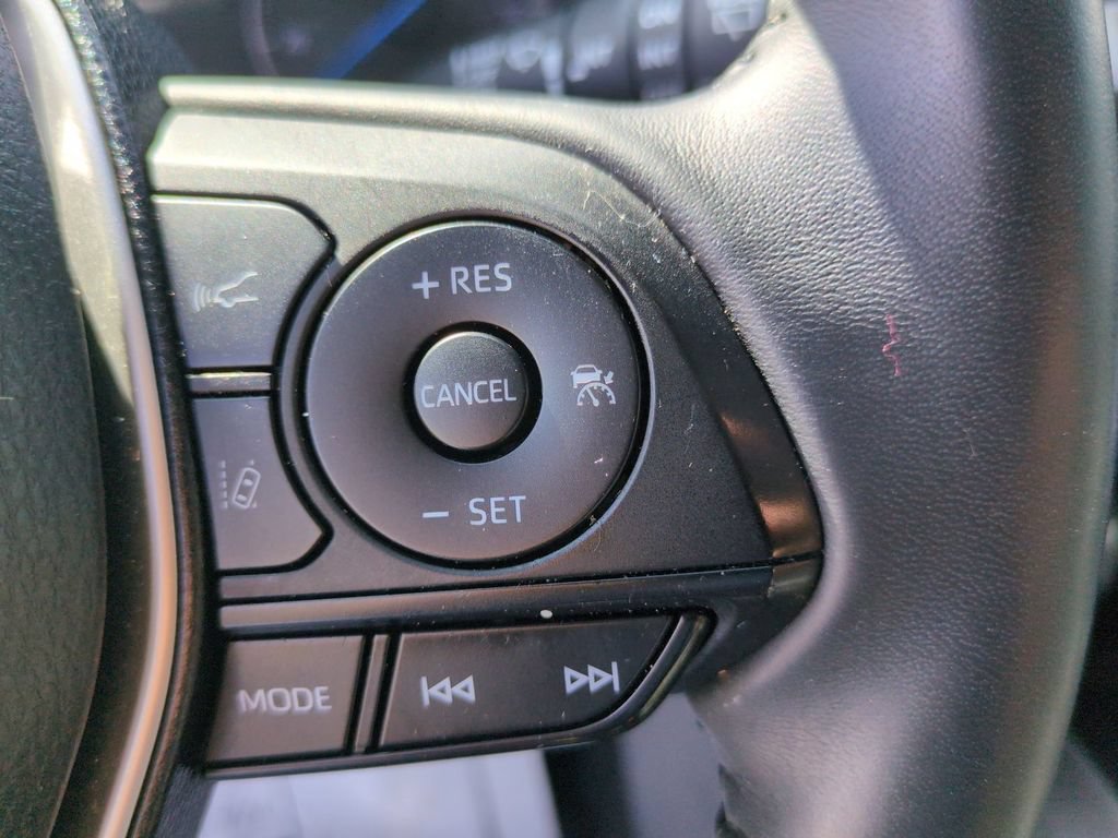 Used 2023 Toyota Venza LE AWD/4WD image 18