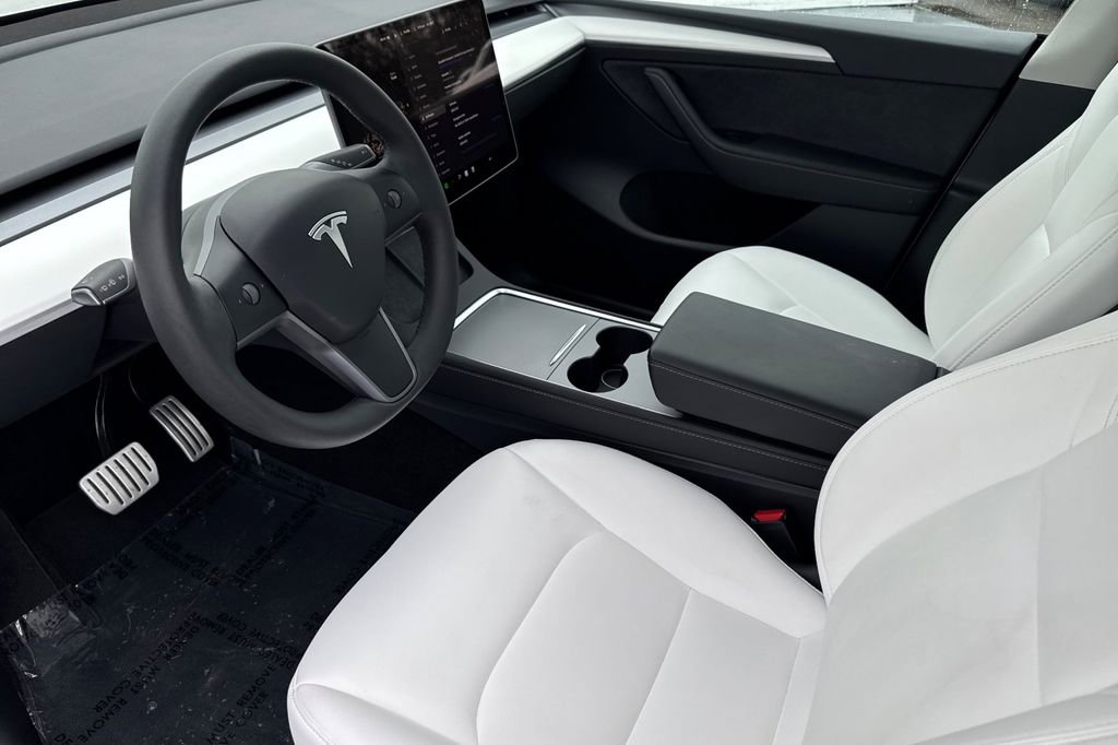 Used 2025 Tesla Model Y Performance image 9