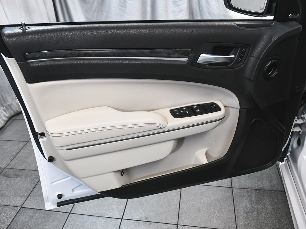 Used 2023 Chrysler 300 Touring L w/ Comfort Group AWD/4WD image 9