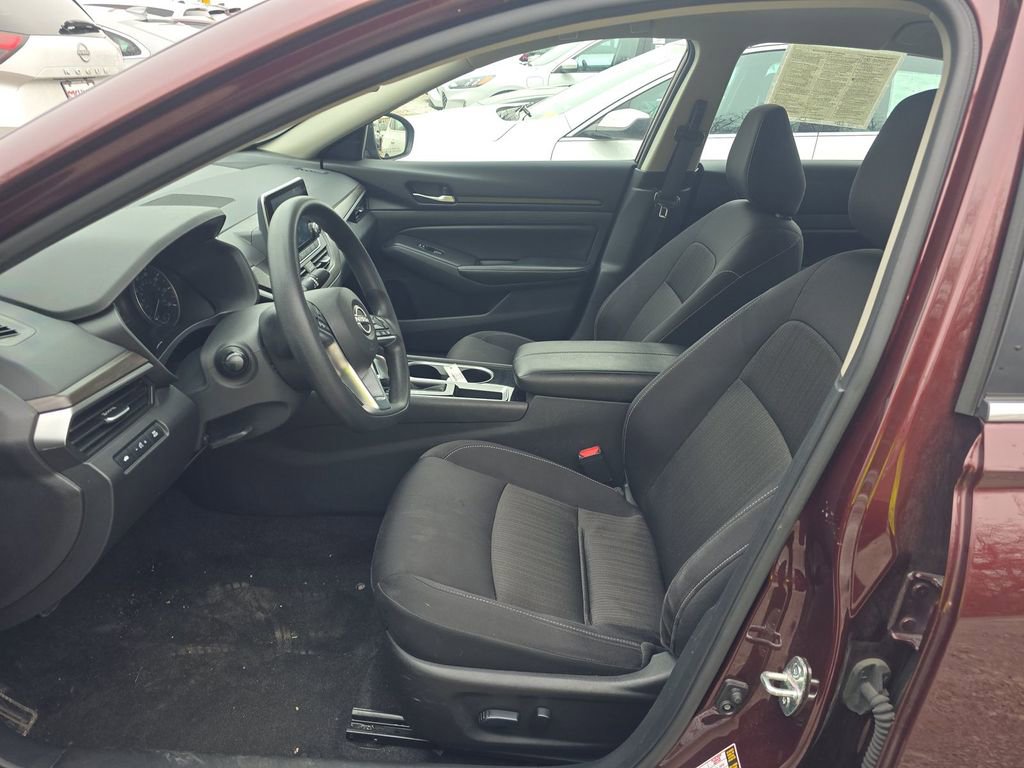 Used 2024 Nissan Altima 2.5 SV image 14