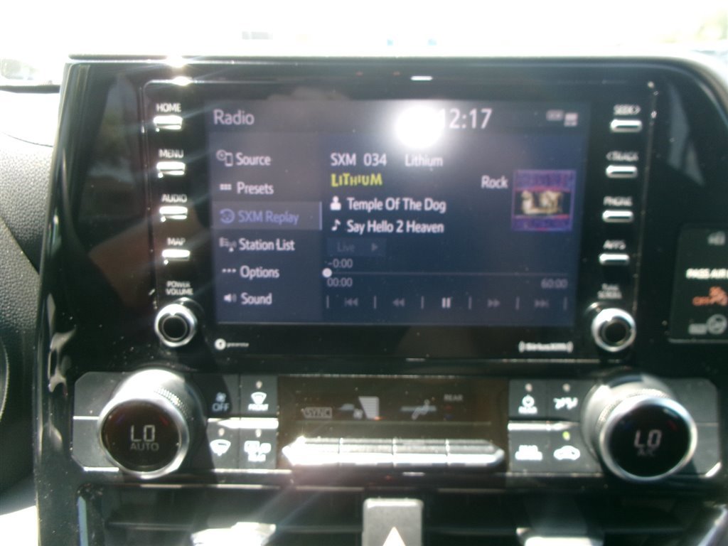 Used 2020 Toyota Highlander L image 20