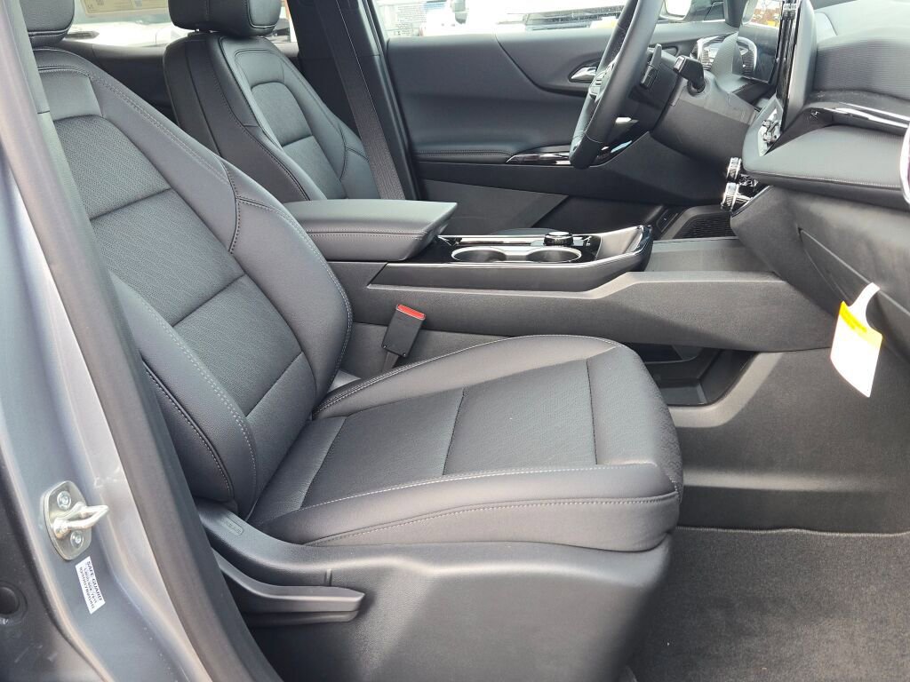 New 2026 Chevrolet Equinox LT w/ Convenience Package II FWD image 6