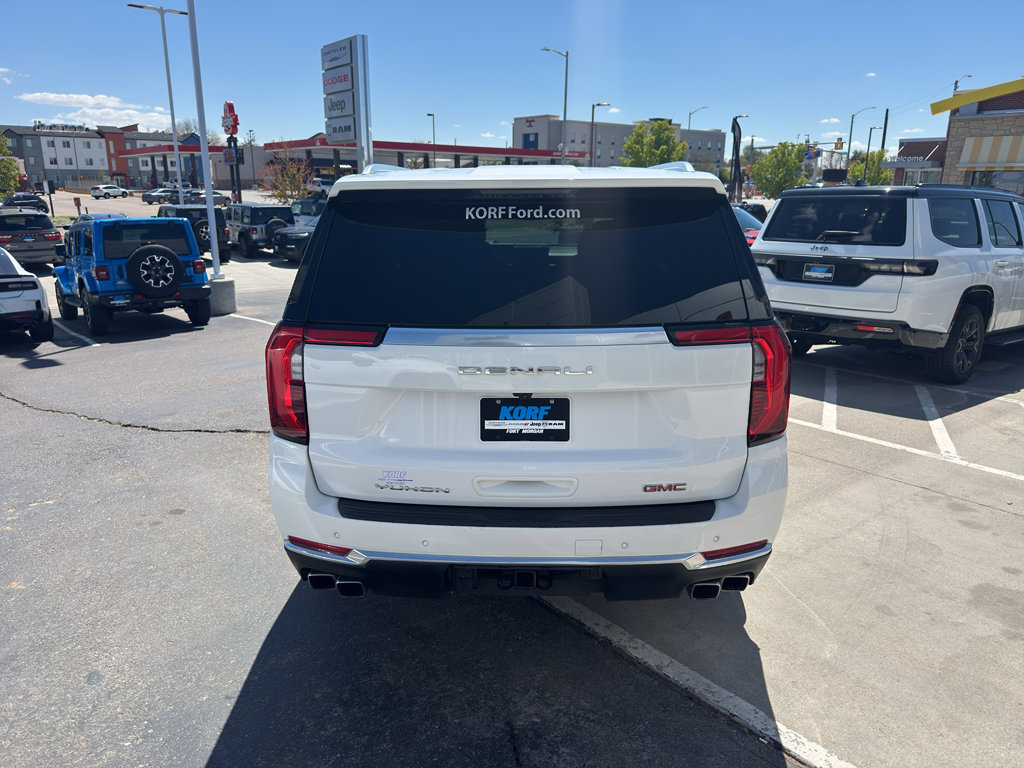 Used 2025 GMC Yukon XL Denali AWD/4WD image 4