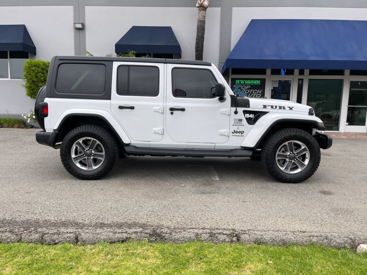 Used 2019 Jeep Wrangler Unlimited Sahara AWD/4WD image 4