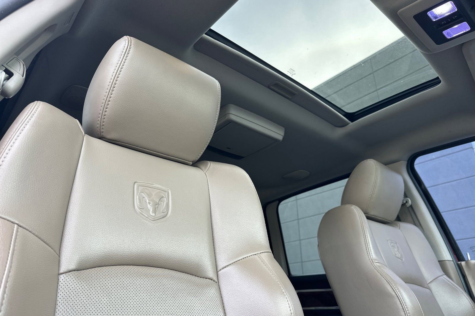 Used 2011 RAM 2500 Laramie w/ Protection Group image 19