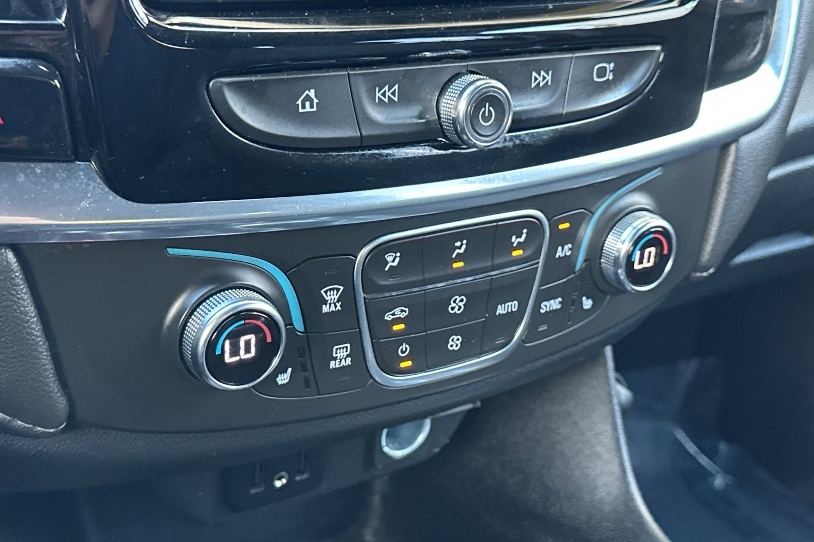 Used 2023 Chevrolet Traverse LT image 33