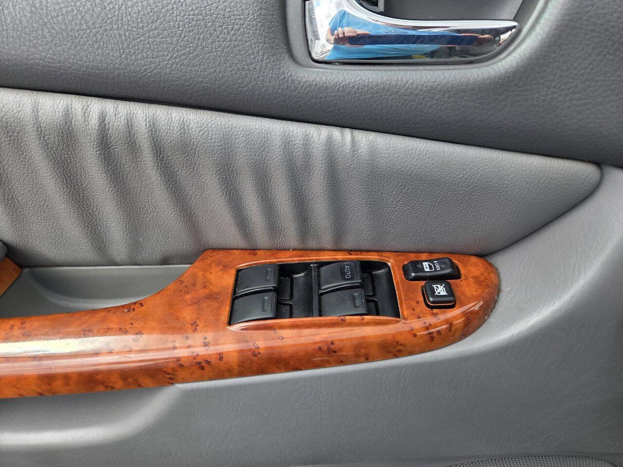 Used 2010 Toyota Sienna FWD image 18