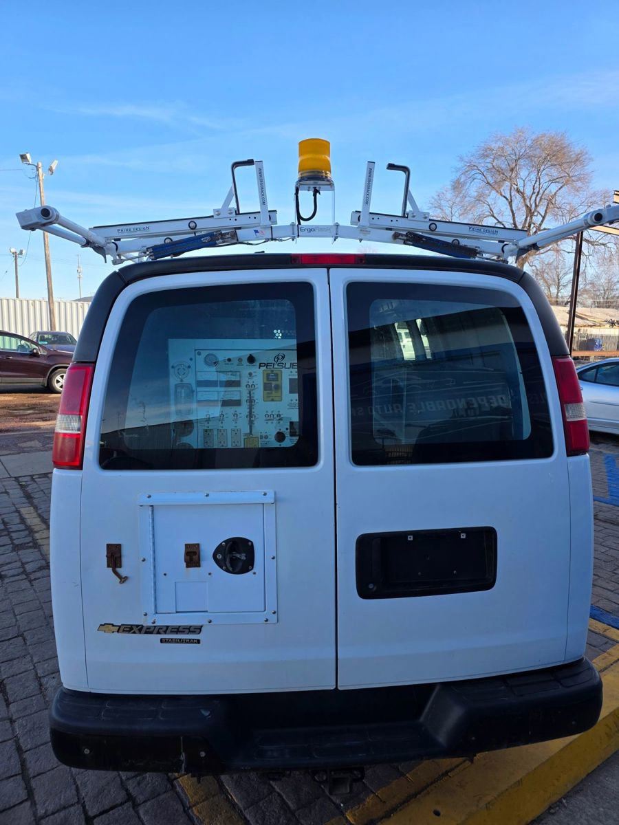 Used 2014 Chevrolet Express 2500 RWD image 5