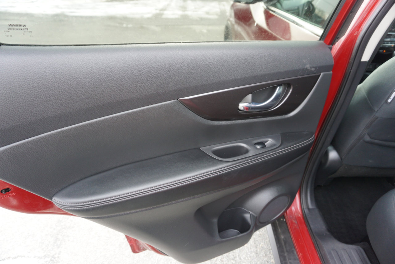 Used 2018 Nissan Rogue SV image 8