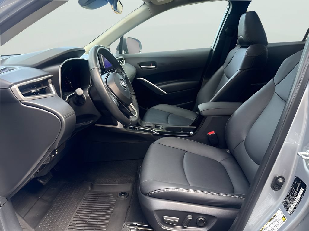 Used 2023 Toyota Corolla Cross XLE w/ Convenience Package AWD/4WD image 12