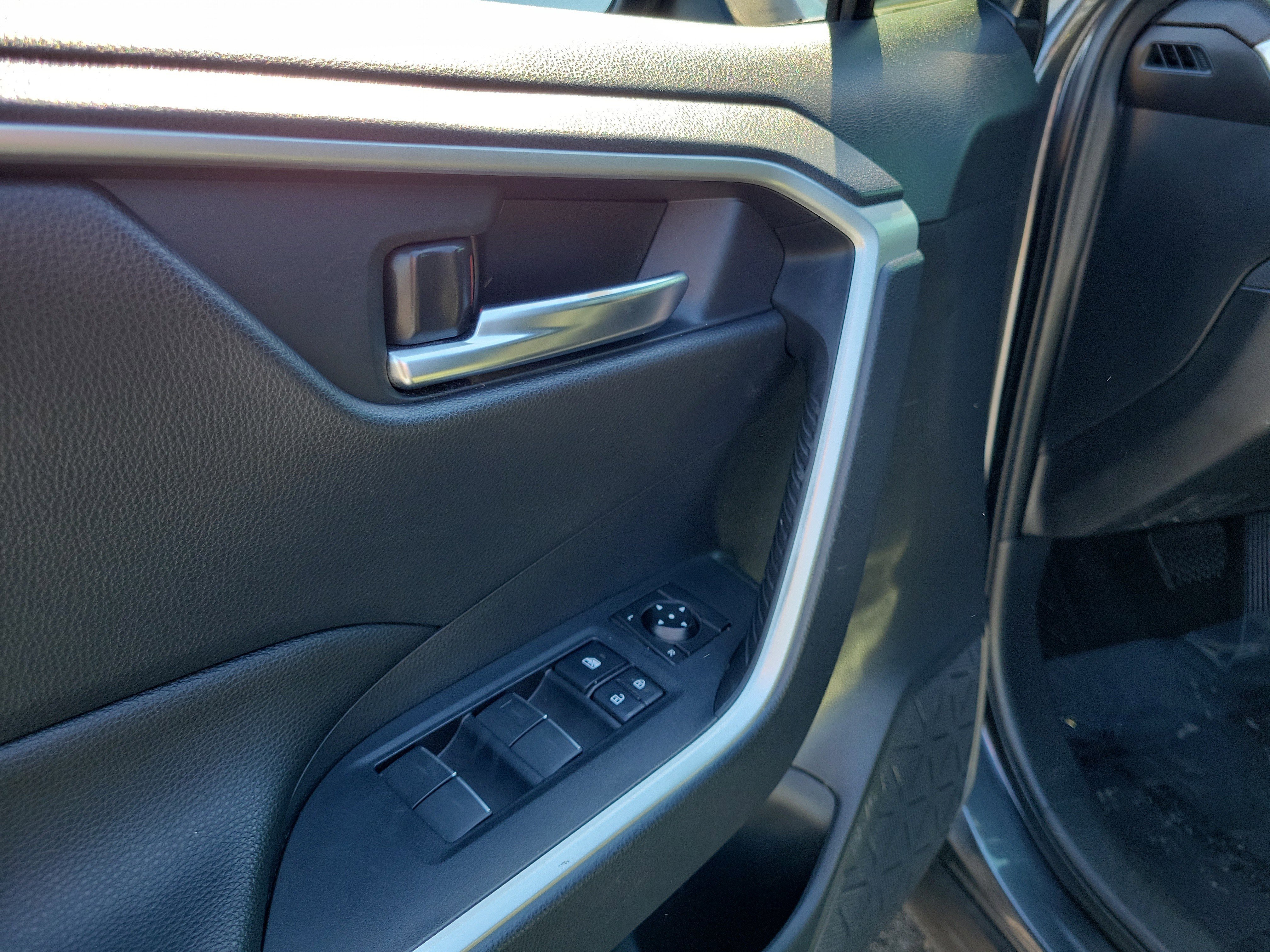 Used 2023 Toyota RAV4 SE w/ Weather & Moonroof Package AWD/4WD image 18
