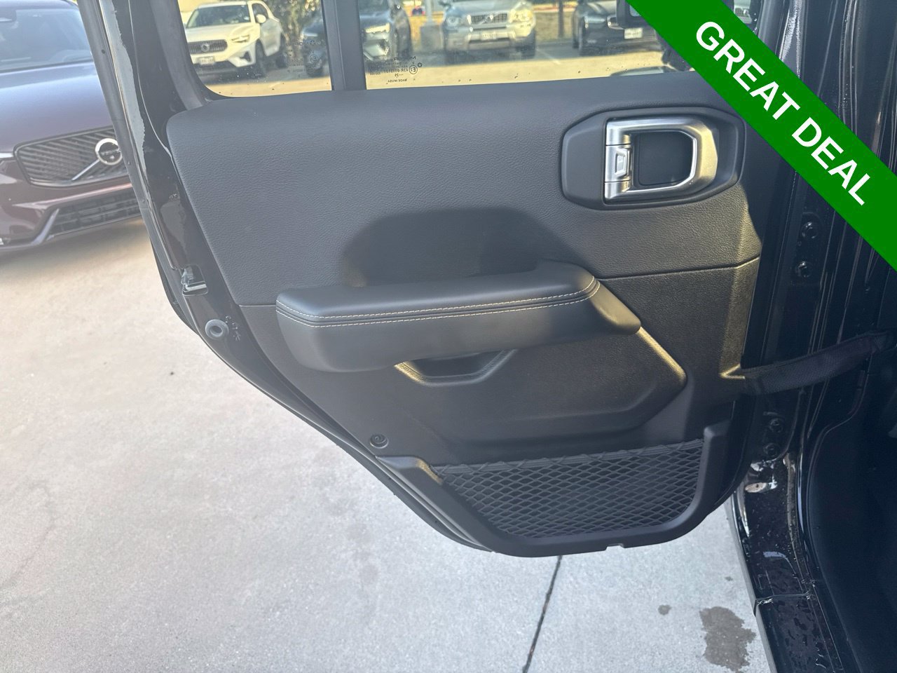 Used 2025 Jeep Wrangler Unlimited Sahara w/ Safety Group AWD/4WD image 14