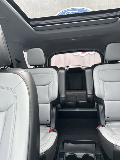 Used 2021 Ford Explorer XLT w/ XLT Sport Appearance Package image 27