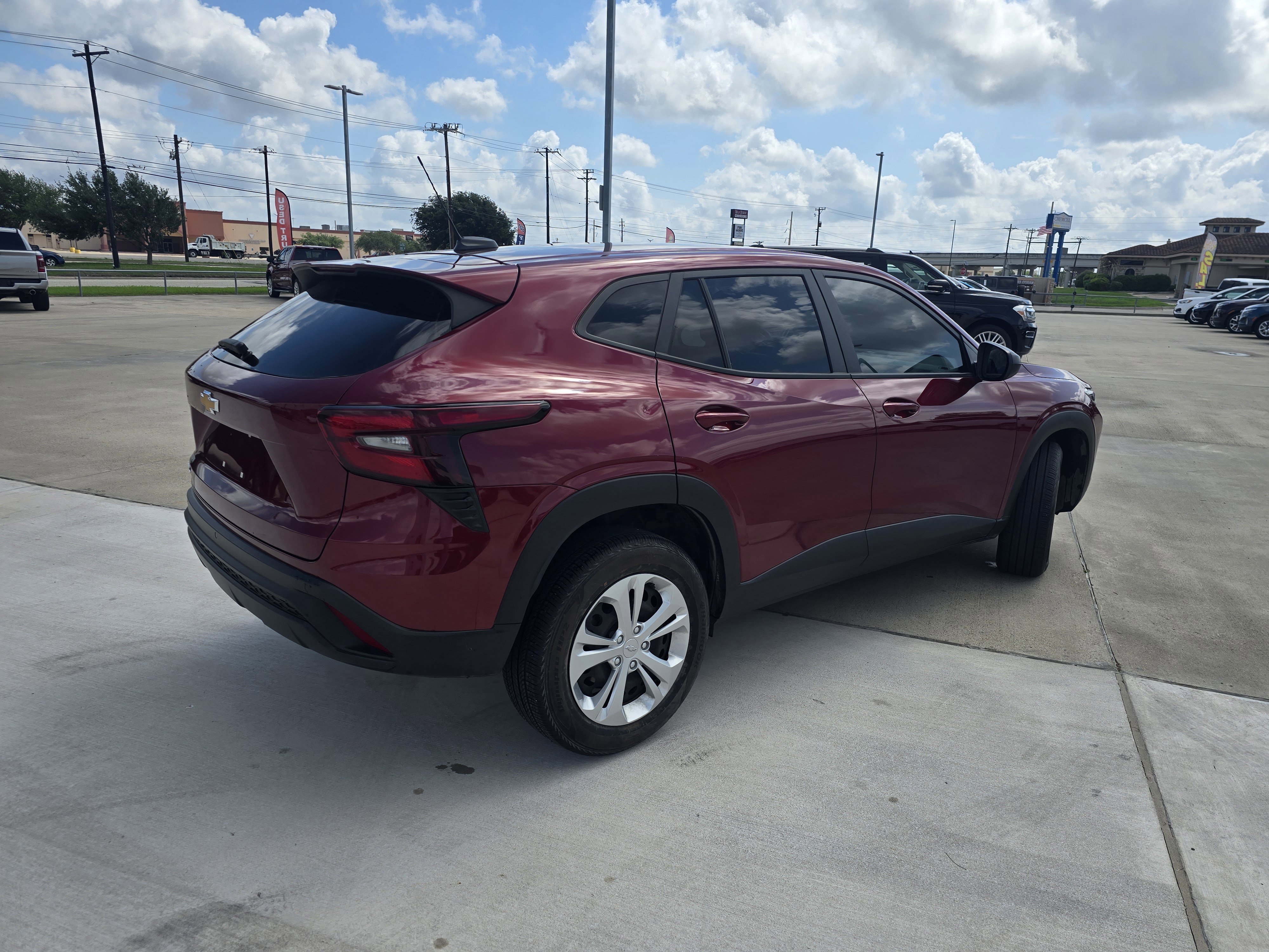 Used 2025 Chevrolet Trax LS w/ Driver Confidence Package FWD image 3