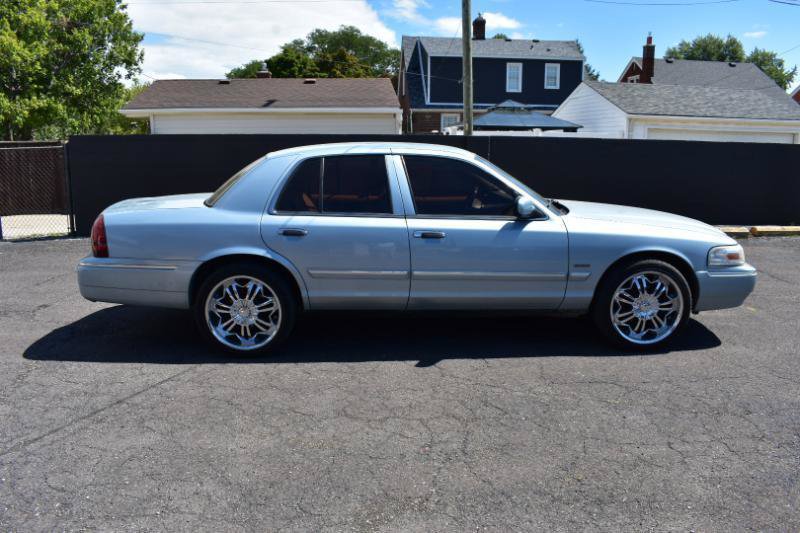 Used 2010 Mercury Grand Marquis LS RWD image 6