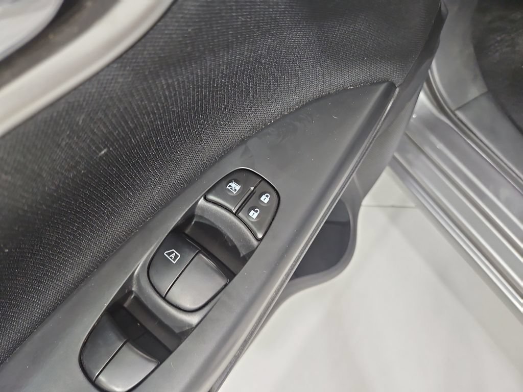 Used 2015 Nissan Sentra SV FWD image 12