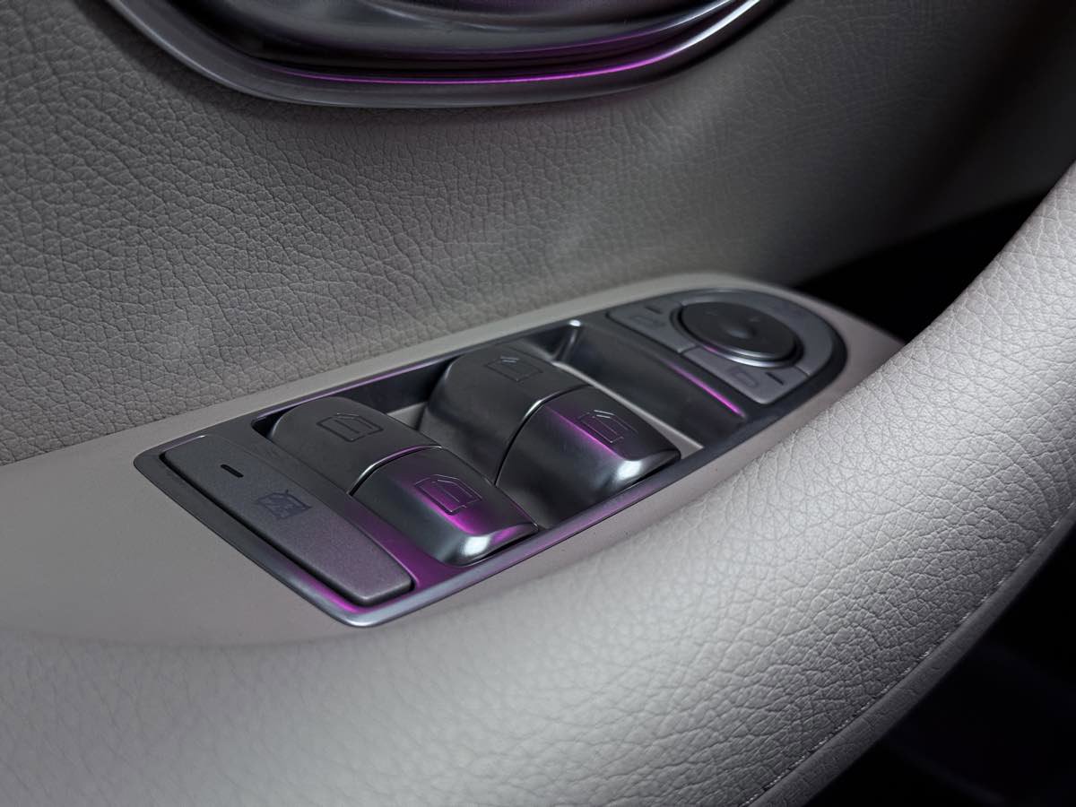 Used 2018 Mercedes-Benz E 400 4MATIC Wagon image 48