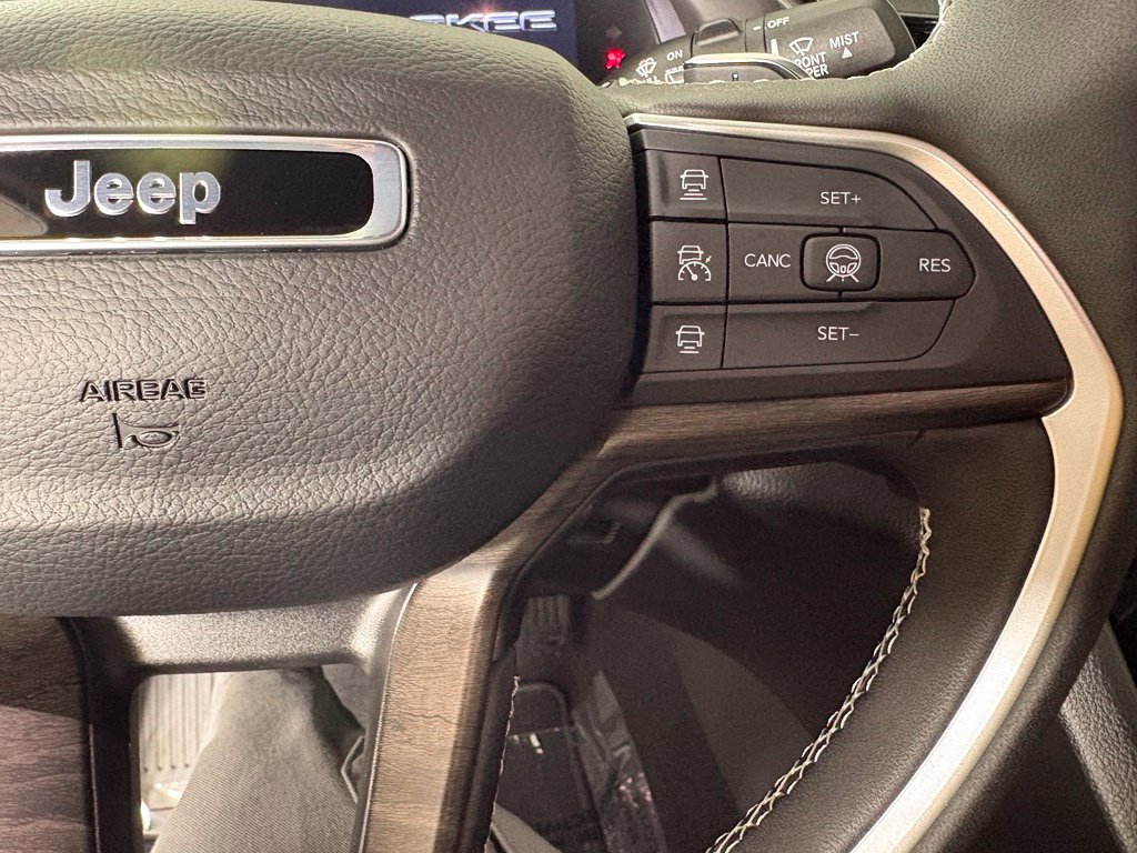 New 2027 Jeep Grand Cherokee Altitude RWD image 25