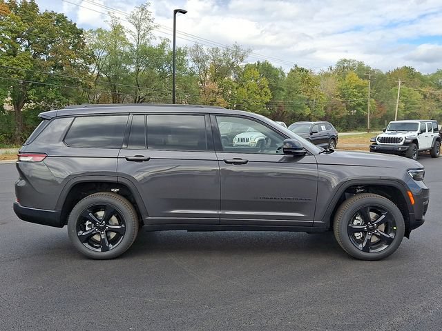 New 2025 Jeep Grand Cherokee L Limited w/ Black Appearance Package AWD/4WD image 11