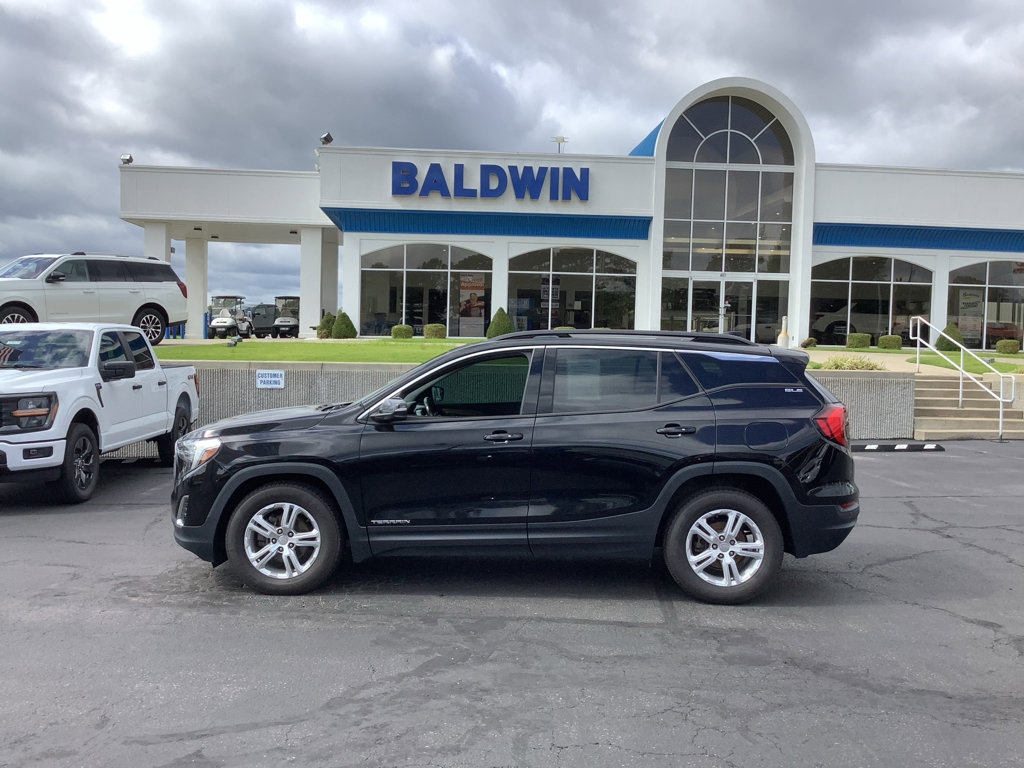 Used 2020 GMC Terrain SLE w/ Driver Convenience Package image 4