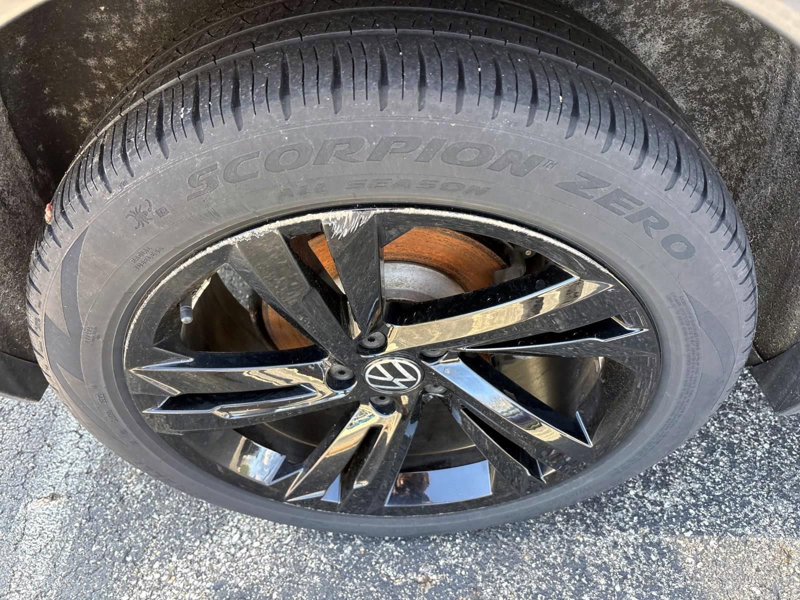 Used 2023 Volkswagen Tiguan SE R-Line image 10