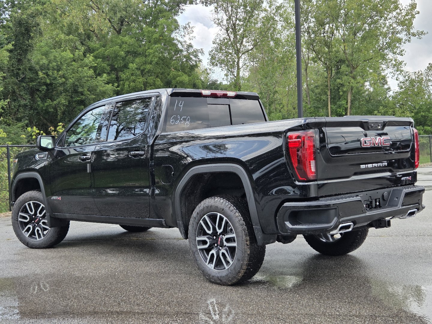New 2026 GMC Sierra 1500 AT4 w/ AT4 Premium Package AWD/4WD image 17