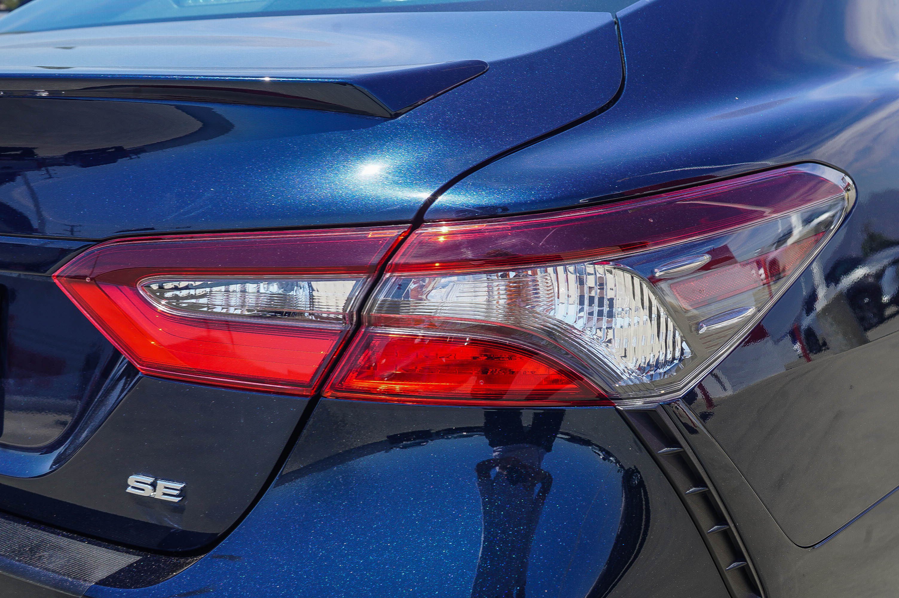 Used 2021 Toyota Camry SE w/ Carpet Mat Package (TMS) FWD image 8