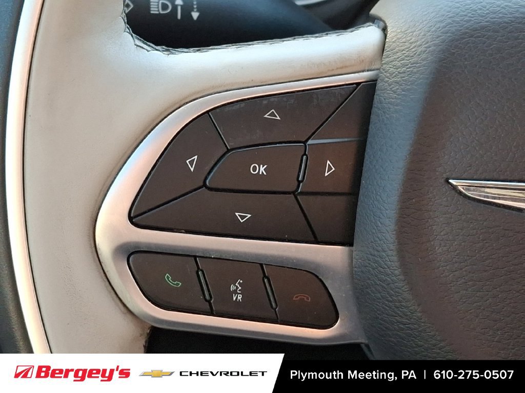 Used 2018 Chrysler Pacifica Limited FWD image 26