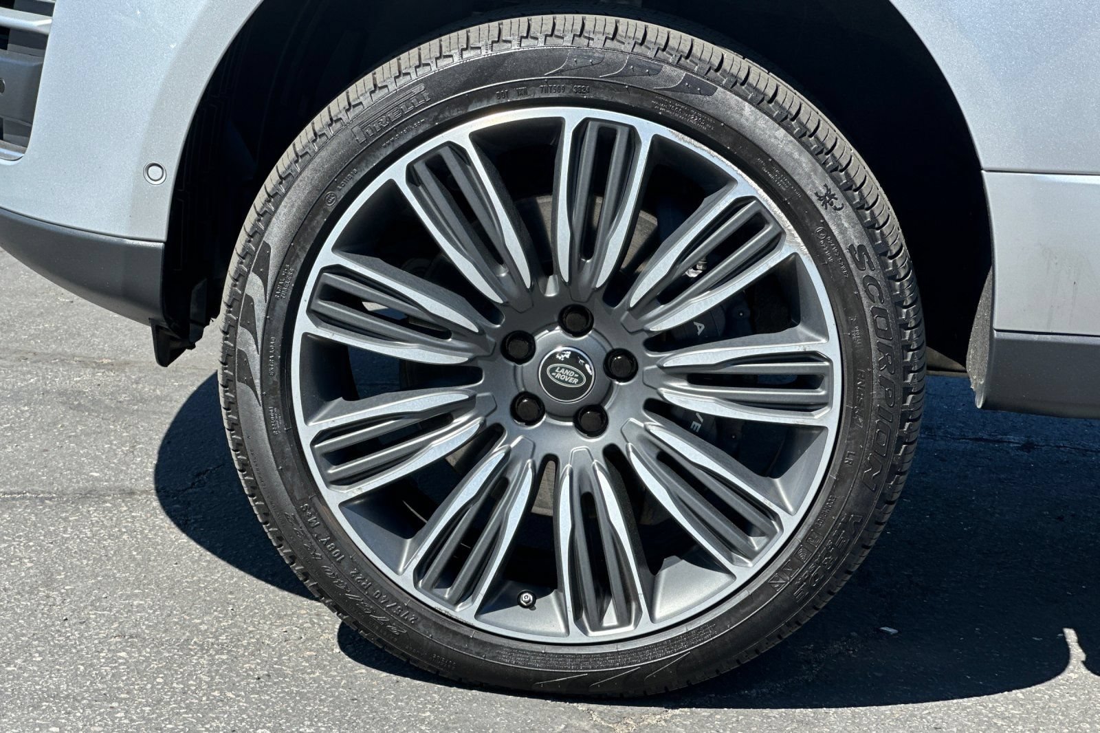 Used 2019 Land Rover Range Rover Long Wheelbase Supercharged AWD/4WD image 11