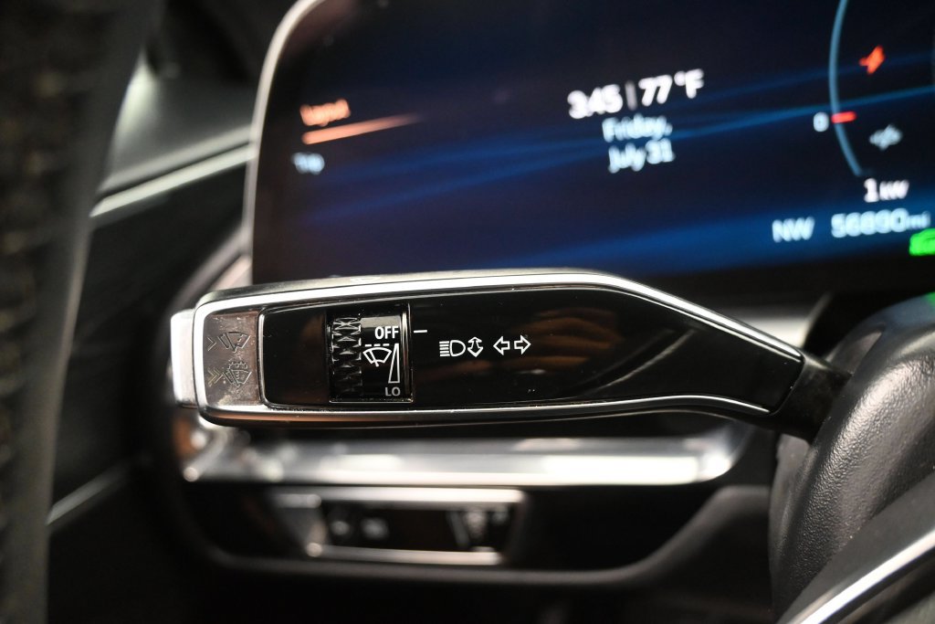 Used 2024 Cadillac Lyriq Luxury RWD image 11