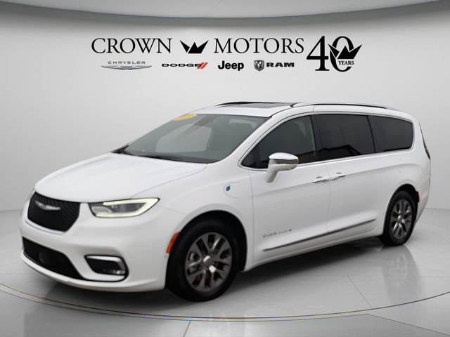 Used 2024 Chrysler Pacifica Pinnacle