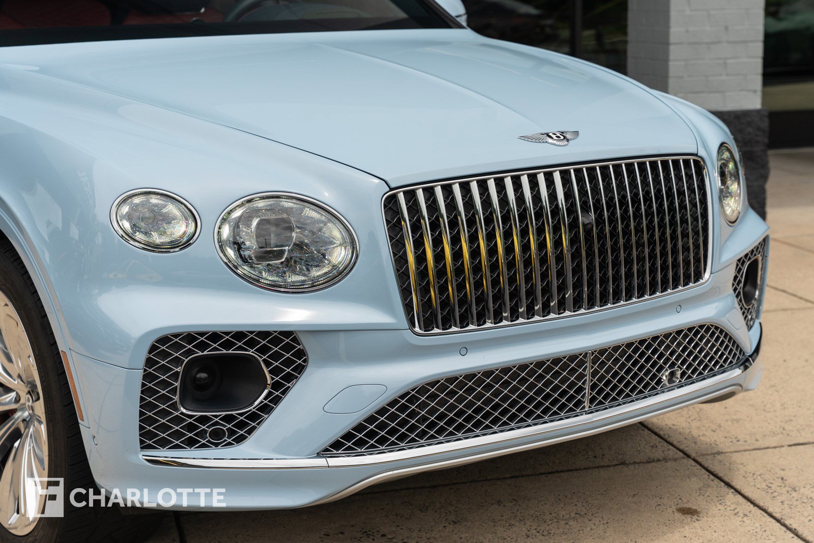 Used 2023 Bentley Bentayga Extended Wheelbase image 2