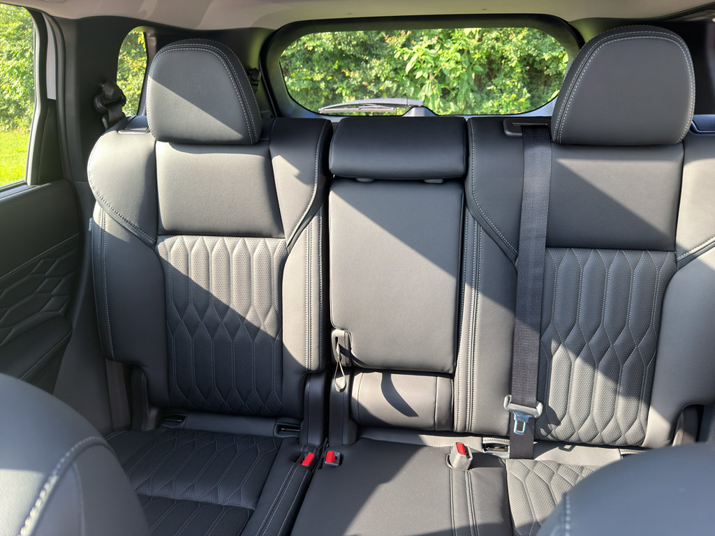 New 2026 Mitsubishi Outlander SEL FWD image 10