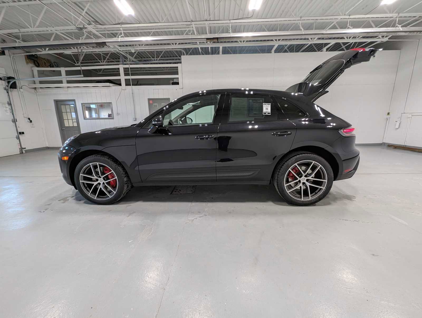 Used 2023 Porsche Macan S image 13