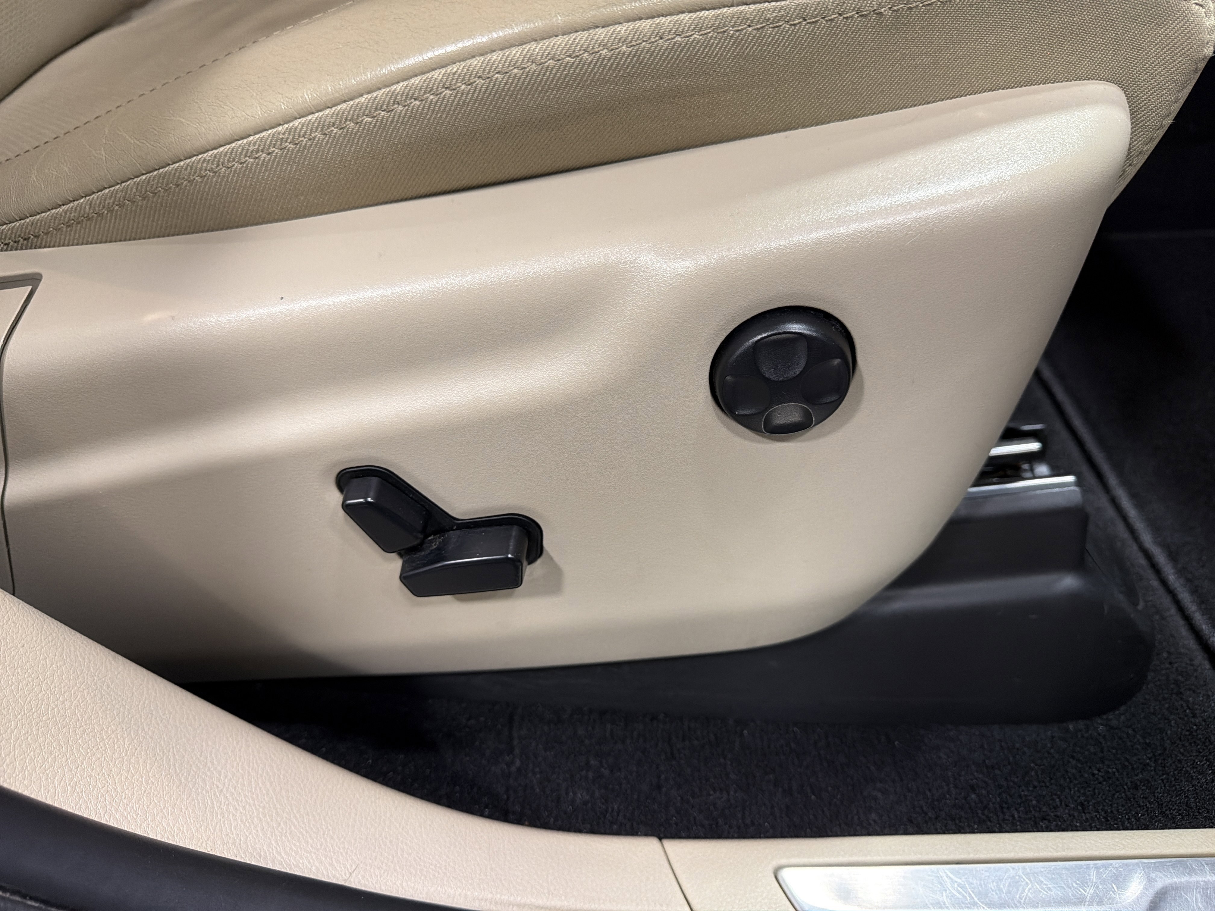 Used 2020 Jeep Grand Cherokee Limited w/ Luxury Group II image 23