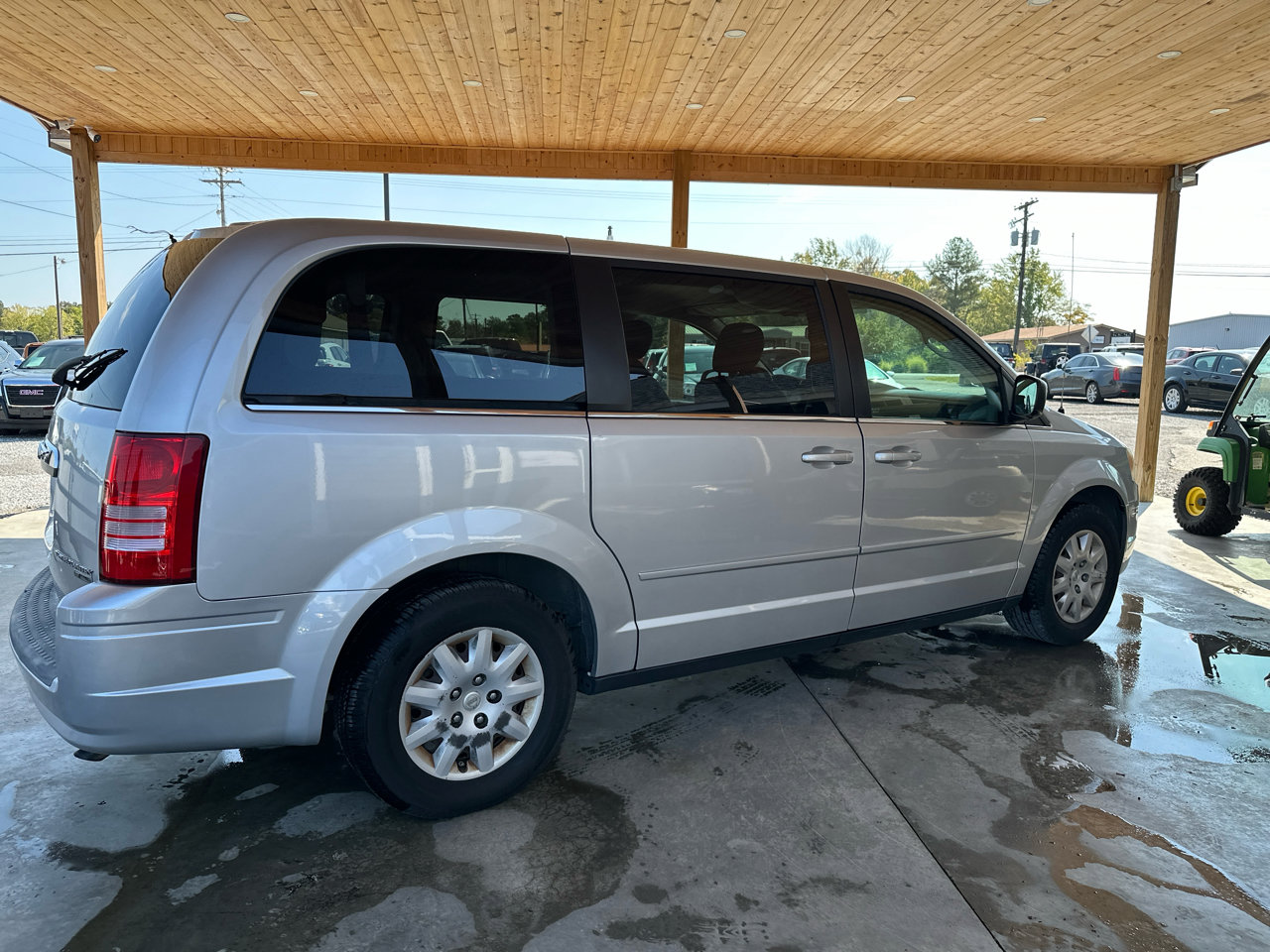 Used 2009 Chrysler Town & Country LX w/ PWR Convenience Group image 16