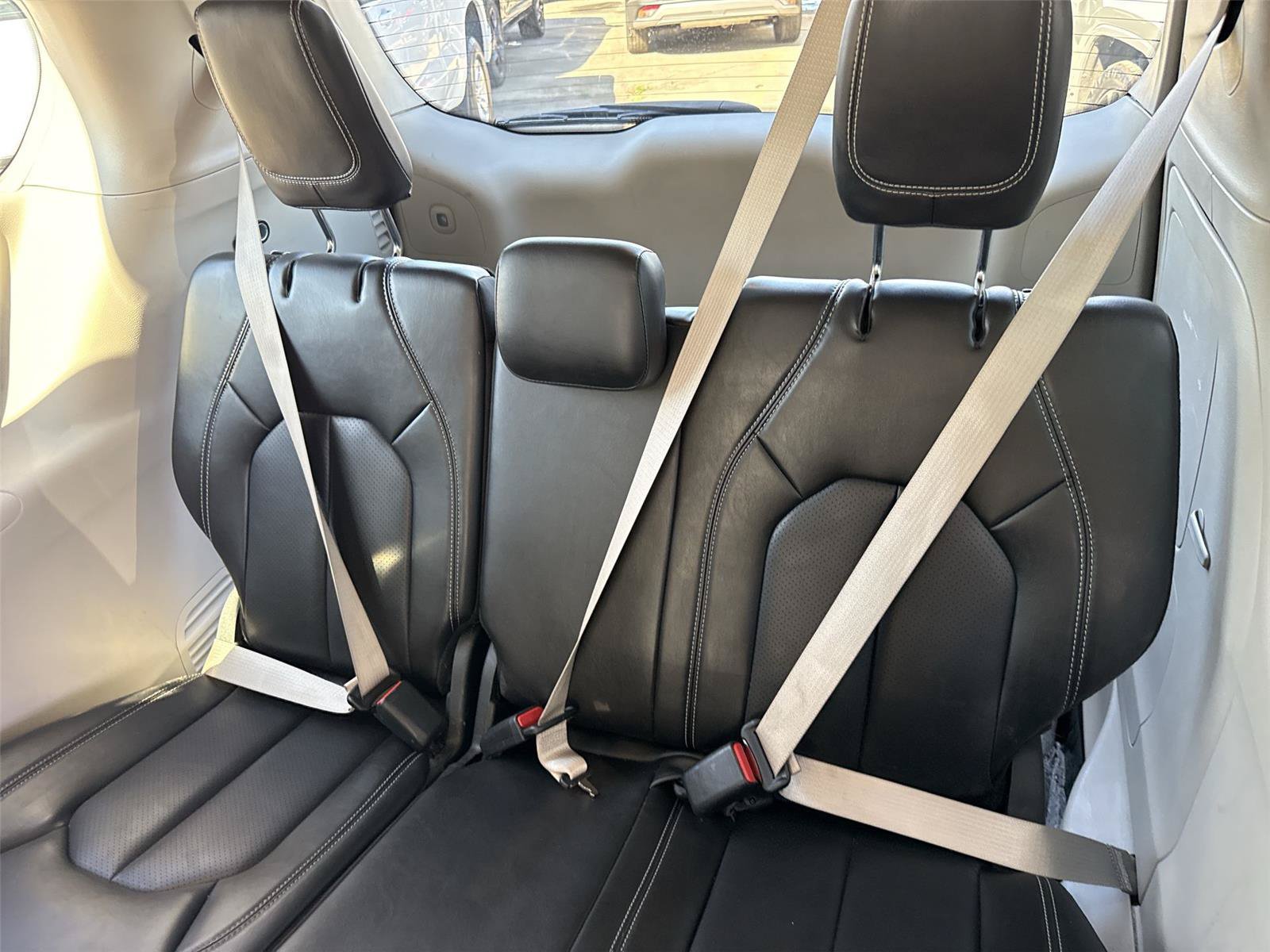Used 2023 Chrysler Pacifica Touring-L FWD image 33